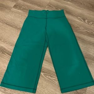 Lululemon Relaxed fit crop